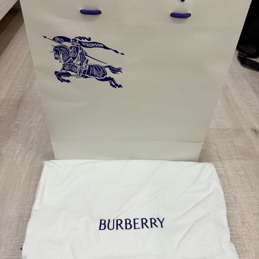 burberry 男斜背包 專櫃熱門缺貨款 長26cm 寬10cm 高17cm-6