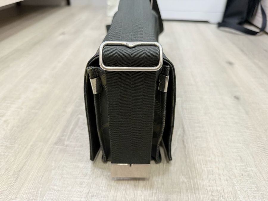 burberry 男斜背包 專櫃熱門缺貨款 長26cm 寬10cm 高17cm-16