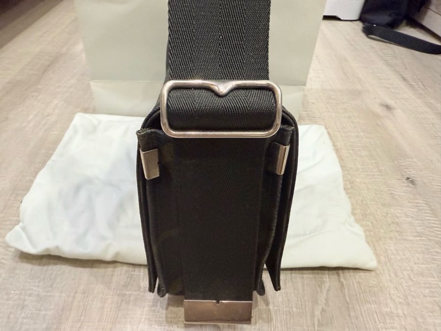 burberry 男斜背包 專櫃熱門缺貨款 長26cm 寬10cm 高17cm-23
