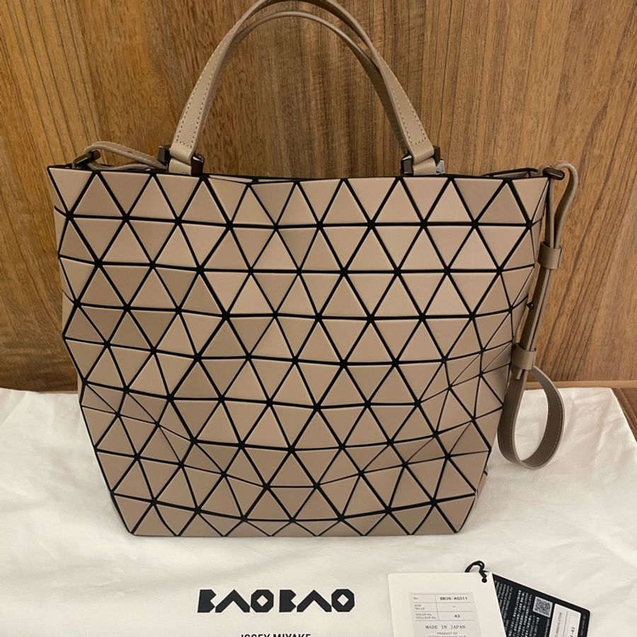 Bao Bao Issey Miyake 水晶水桶包奶茶色-5