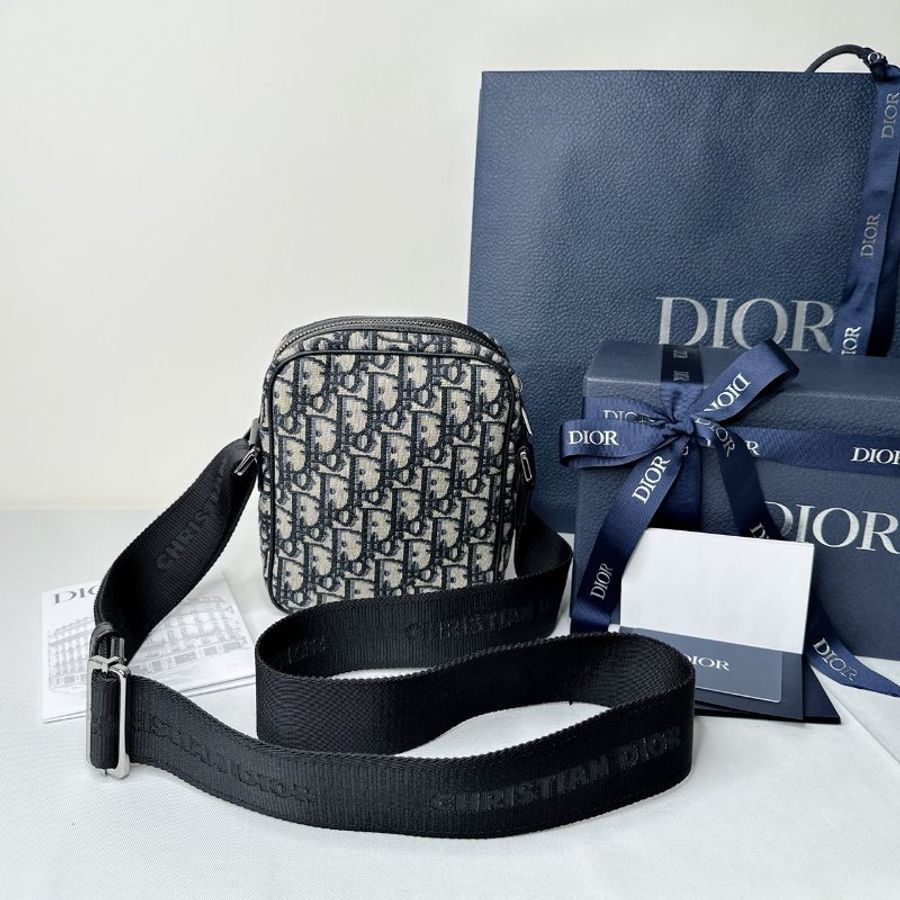 DIOR Oblique刺繡相機包-1