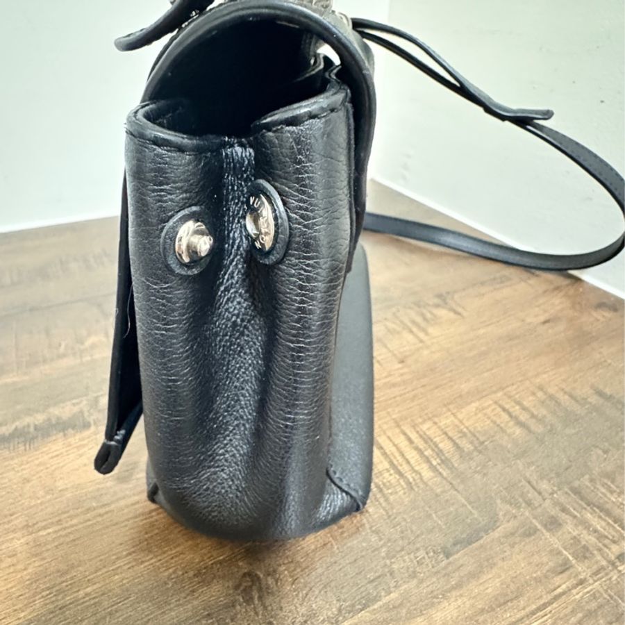 LV Lookme 黑色小牛皮錬條包-5