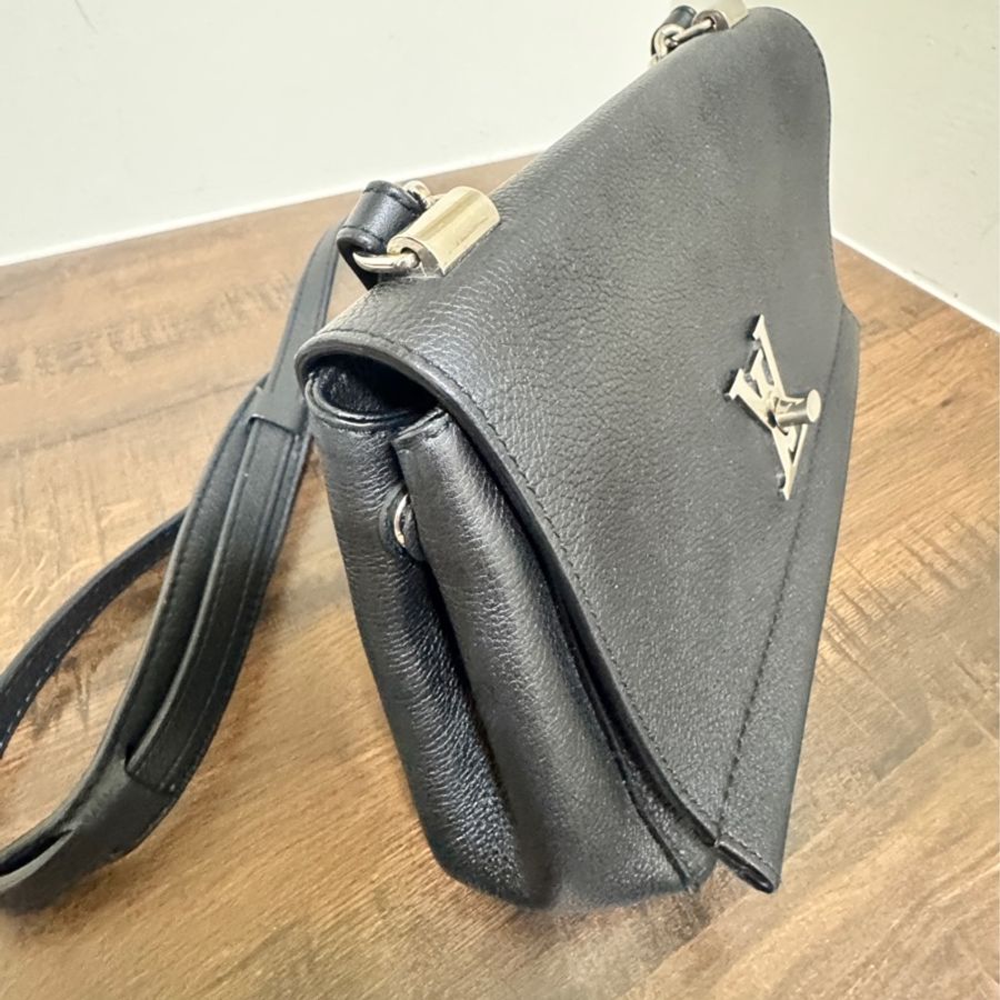 LV Lookme 黑色小牛皮錬條包-22