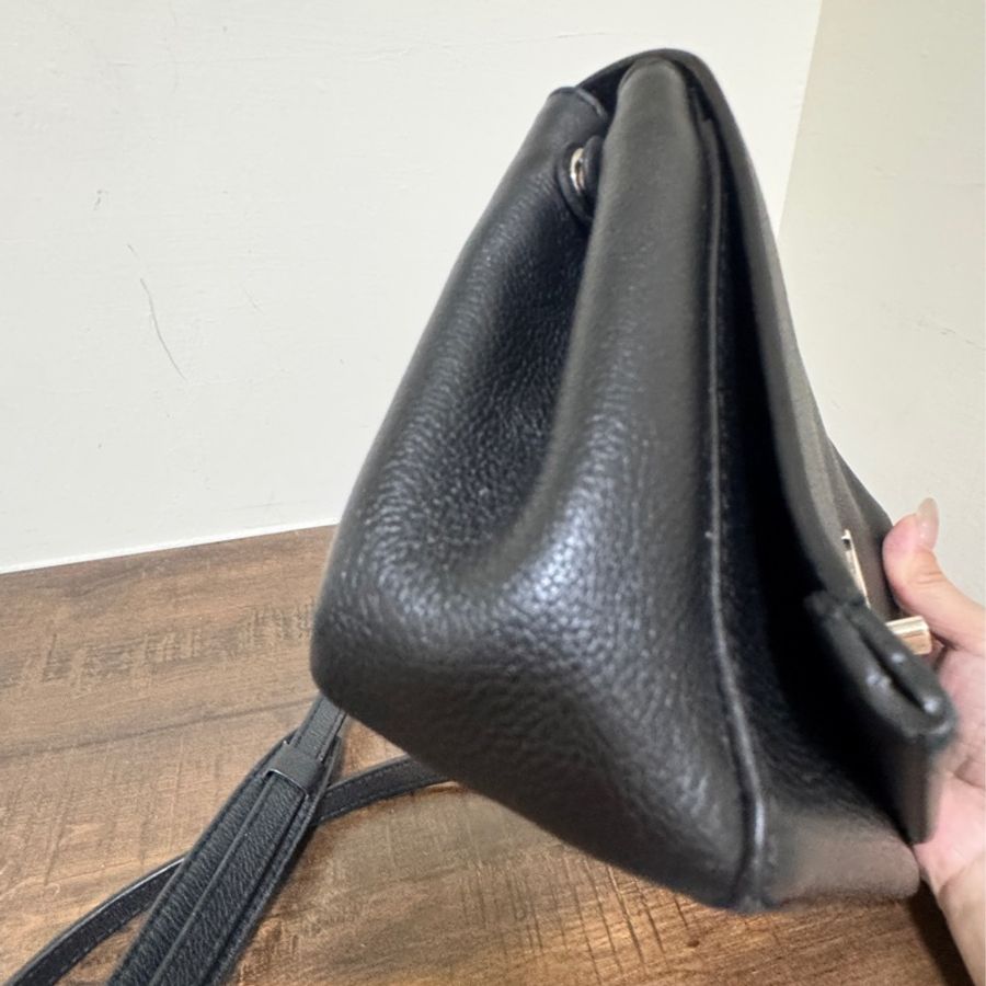 LV Lookme 黑色小牛皮錬條包-23