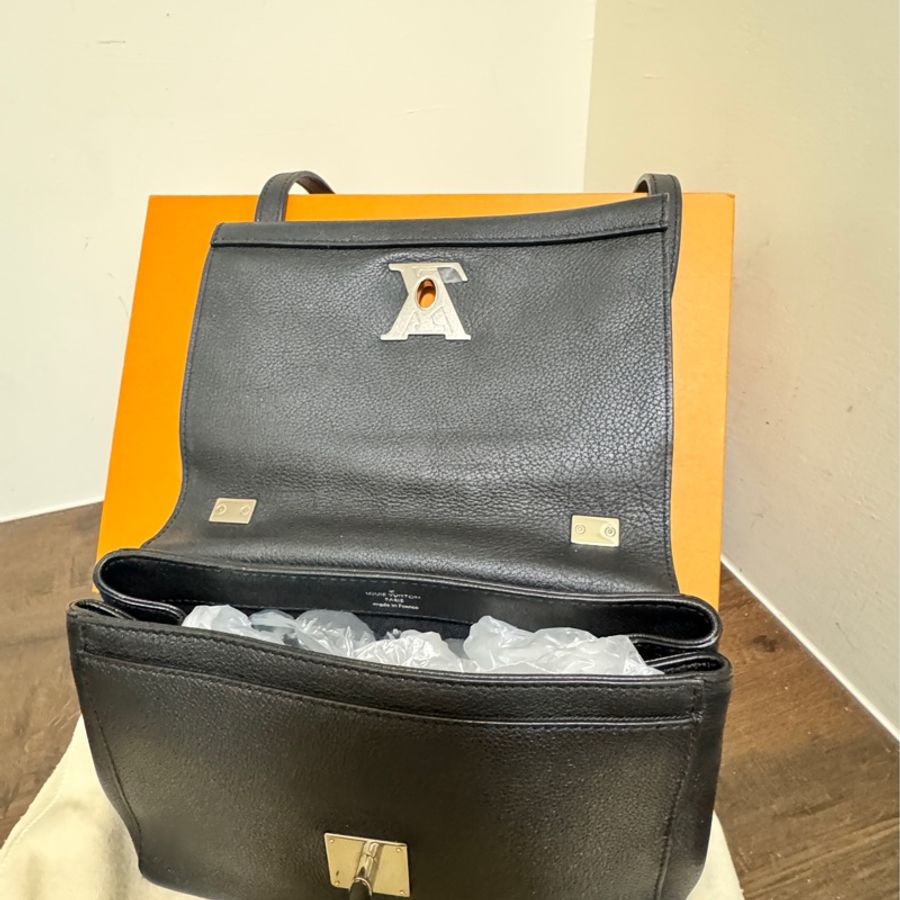 LV Lookme 黑色小牛皮錬條包-29