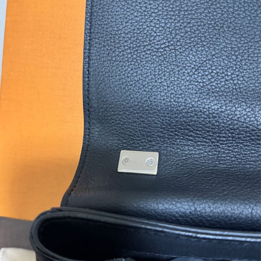 LV Lookme 黑色小牛皮錬條包-32