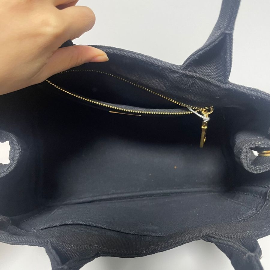 Prada 黑色經典帆布手提包-13