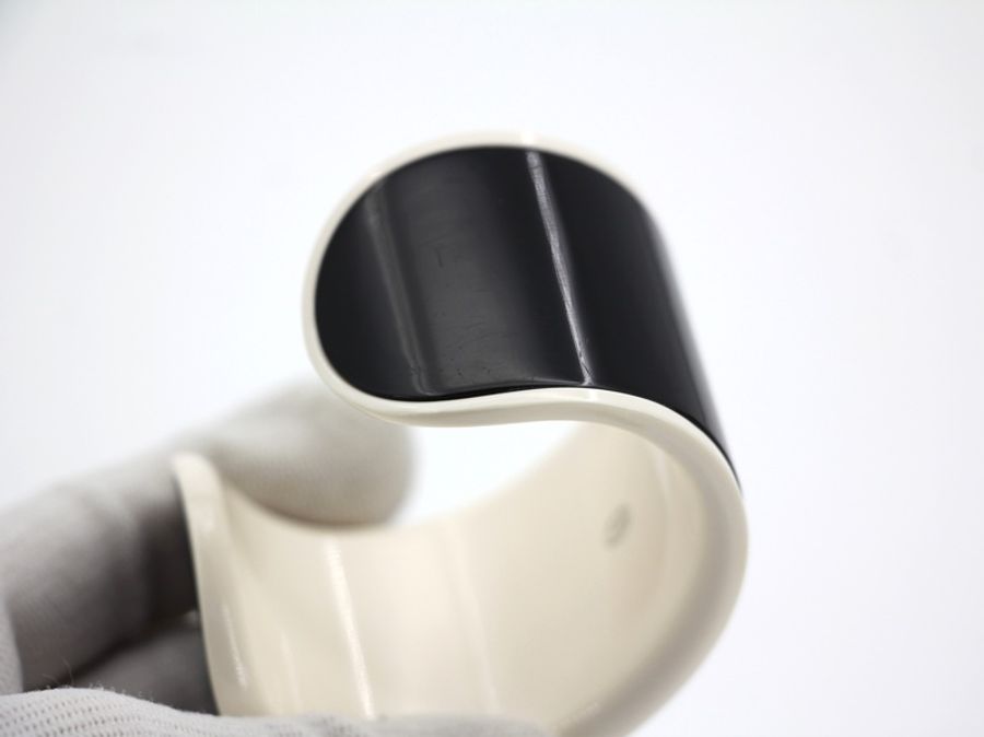 Chanel B23C樹脂黑底白字CC Logo手鈪-20