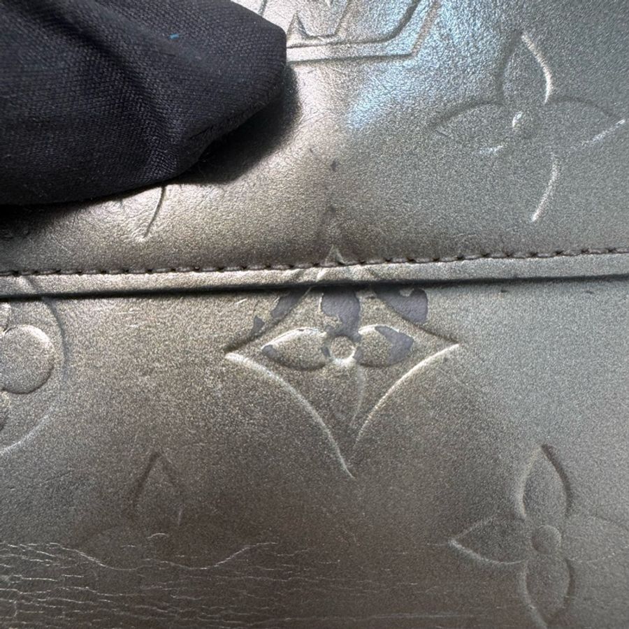 Louis Vuitton 漆皮黑灰壓紋短夾-25