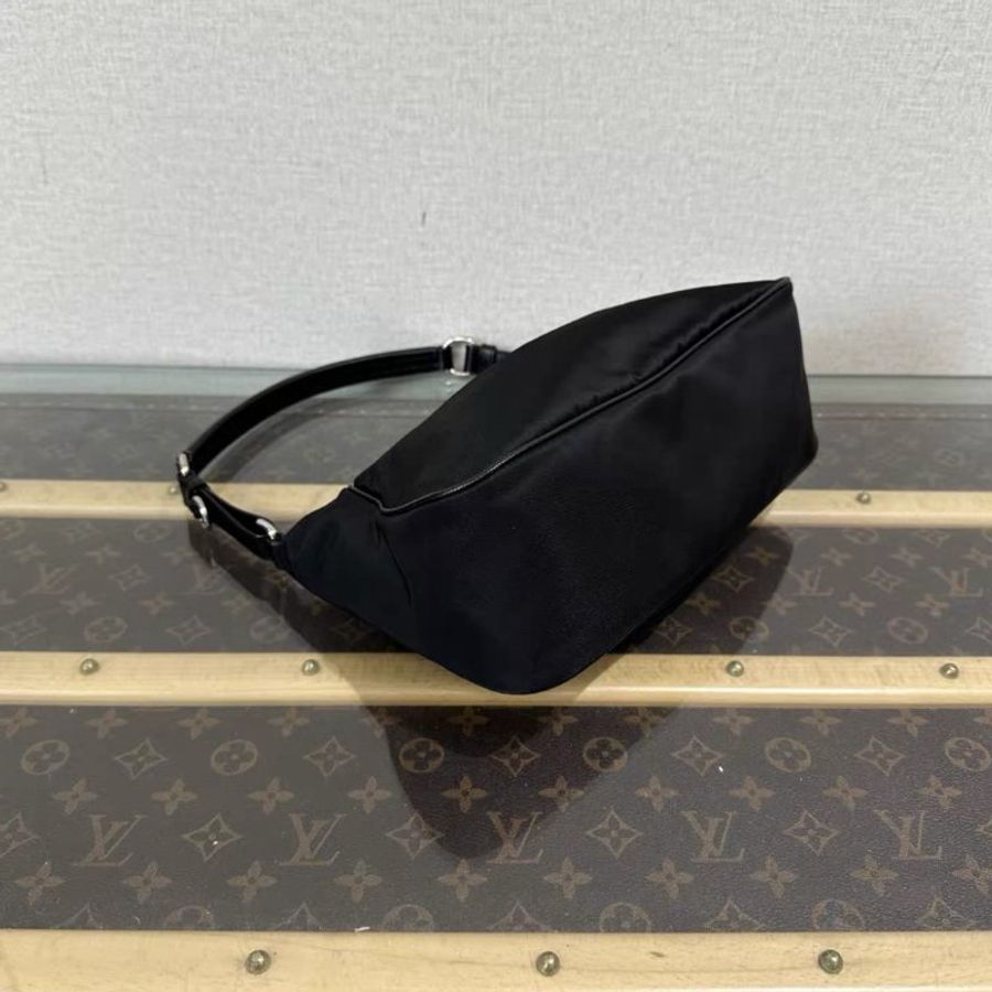 PRADA 黑銀降落傘肩背hobo手提腋下包 26*15*9 新98配件保卡-2