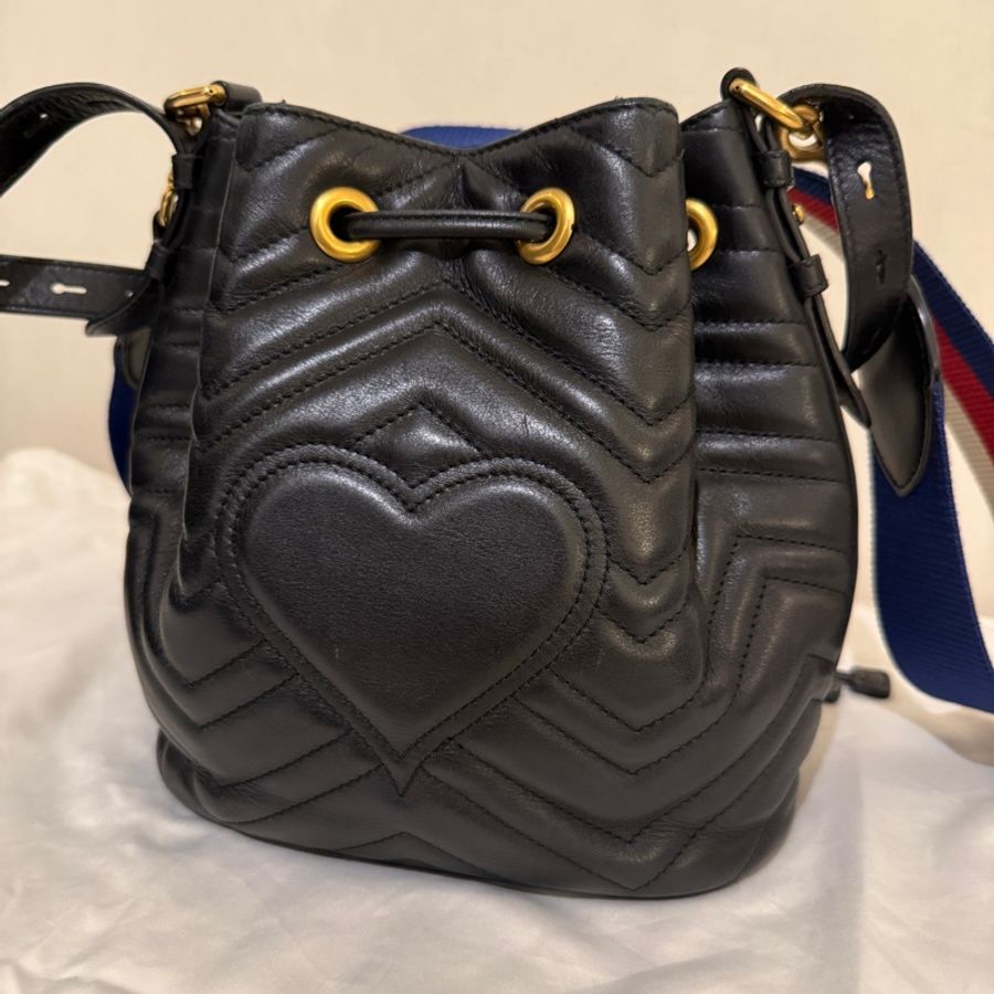 gucci marmont 古馳馬夢/馬蒙 水桶包/手提包/肩背包/側背包/斜背包 黑金抽繩/束口-12