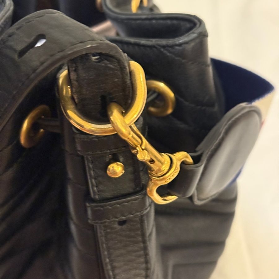 gucci marmont 古馳馬夢/馬蒙 水桶包/手提包/肩背包/側背包/斜背包 黑金抽繩/束口-25