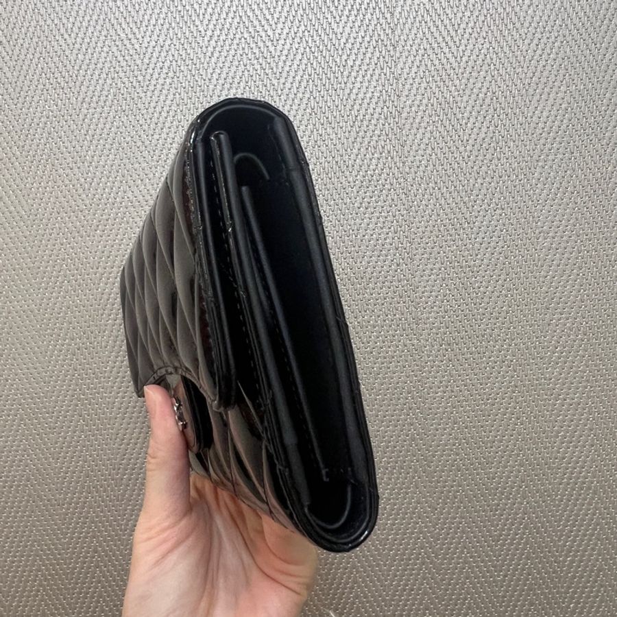 Chanel 黑漆皮銀釦三折長夾A31506-2