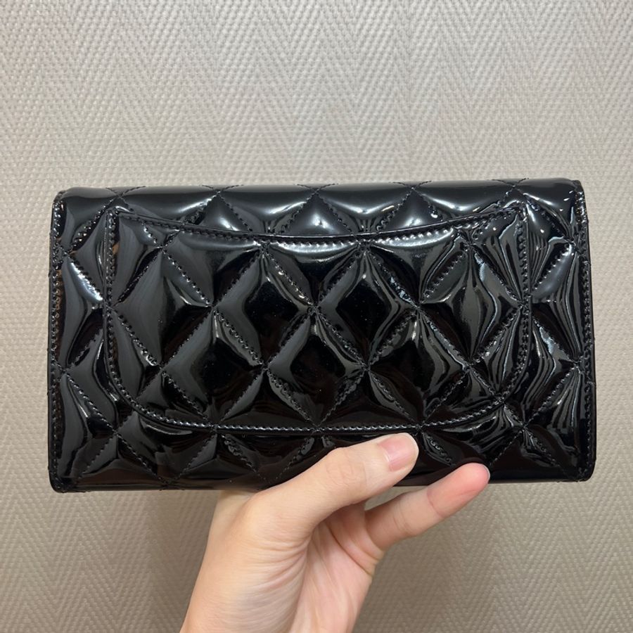 Chanel 黑漆皮銀釦三折長夾A31506-5