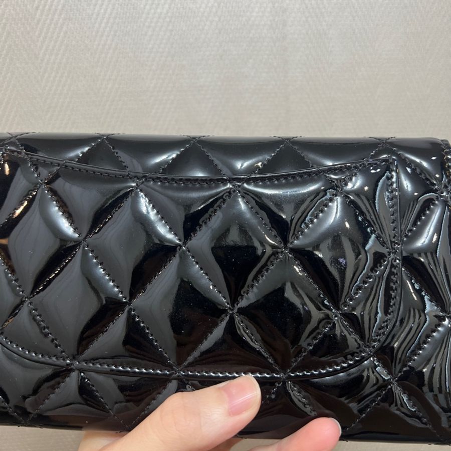 Chanel 黑漆皮銀釦三折長夾A31506-6
