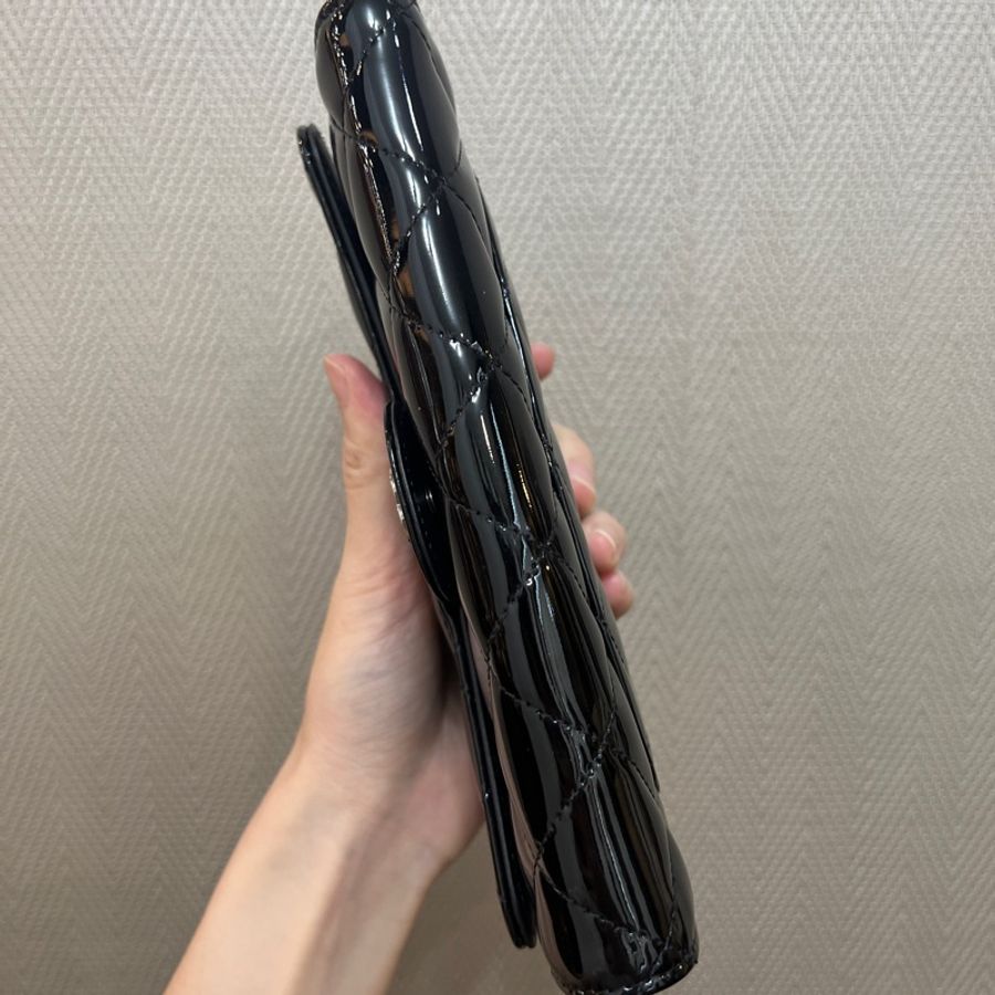 Chanel 黑漆皮銀釦三折長夾A31506-7