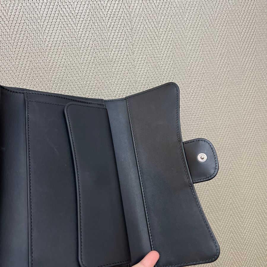 Chanel 黑漆皮銀釦三折長夾A31506-12