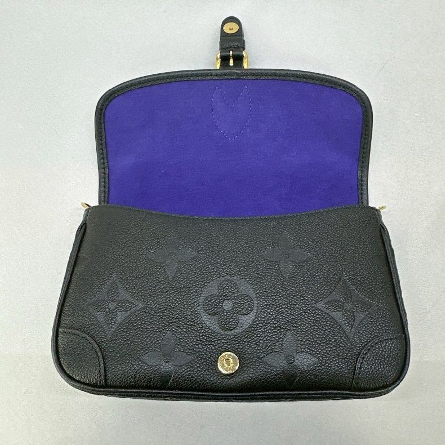 LV Diane黑花壓紋皮革法棍包-3