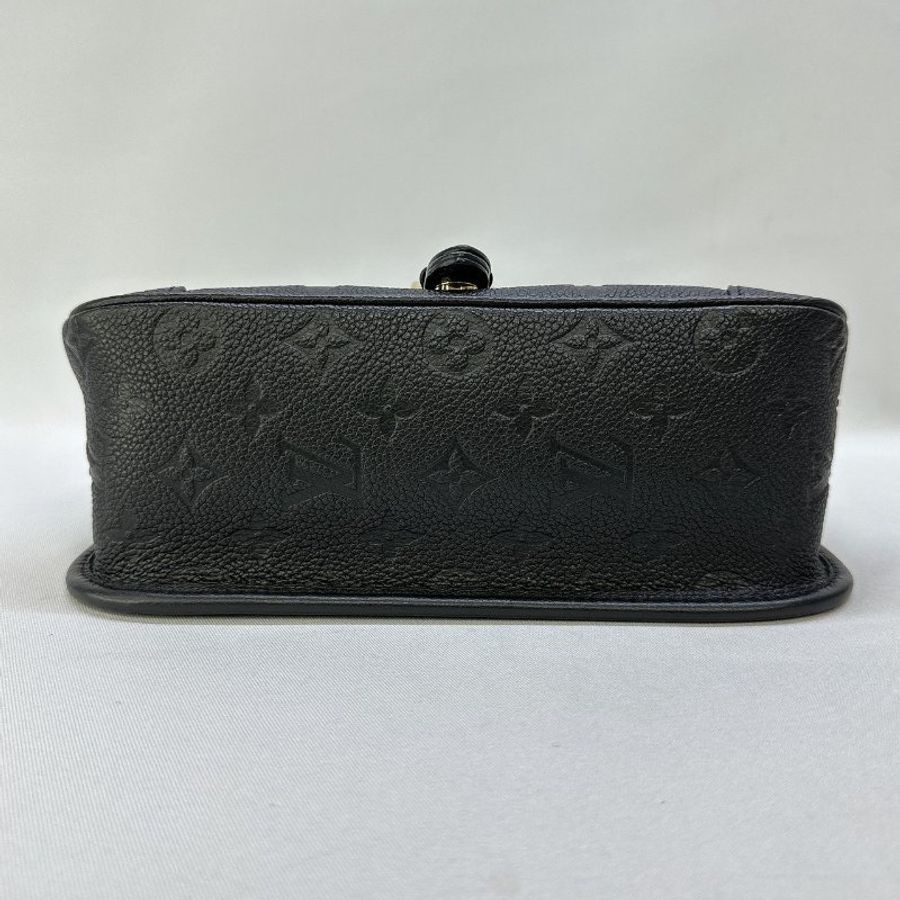 LV Diane黑花壓紋皮革法棍包-8