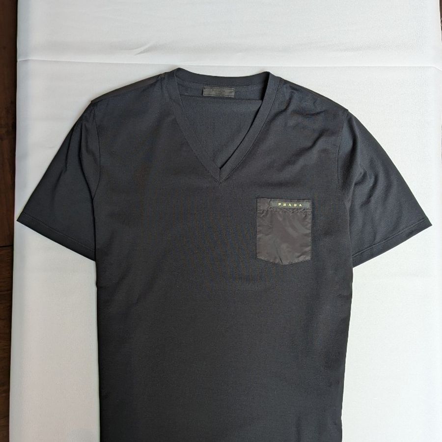 莉亞精品♡Prada V領口袋T恤 XL-2