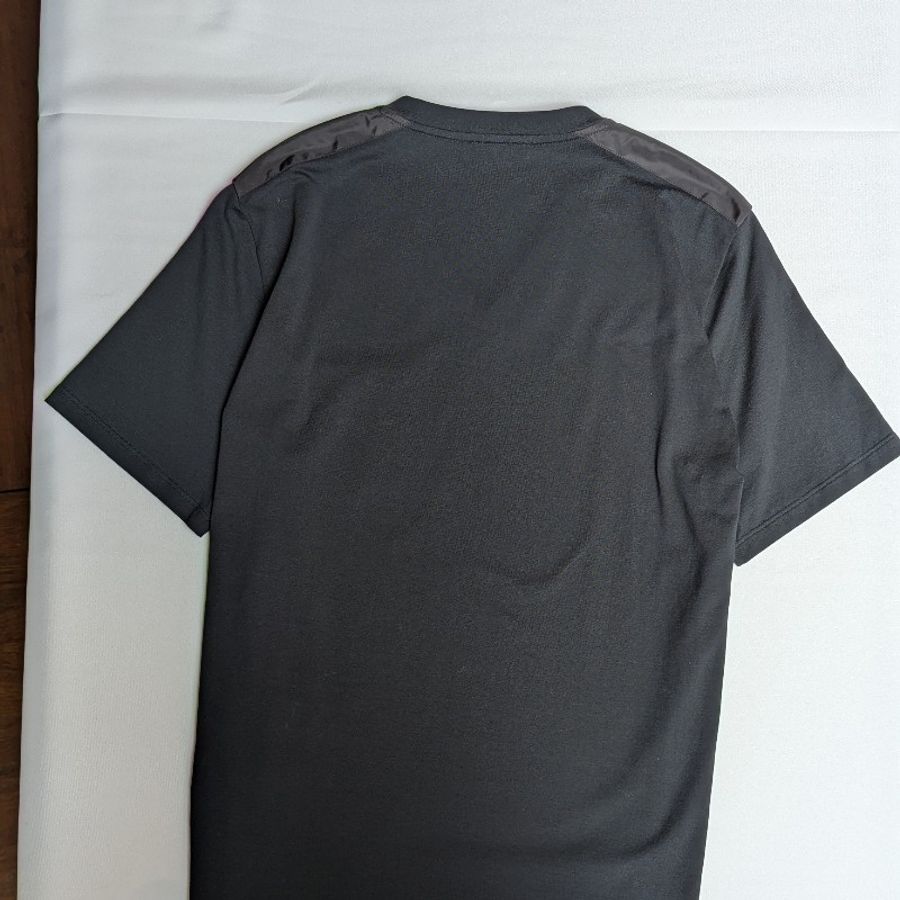 莉亞精品♡Prada V領口袋T恤 XL-3