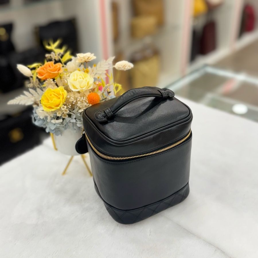 Chanel 小羊皮化妝箱-1