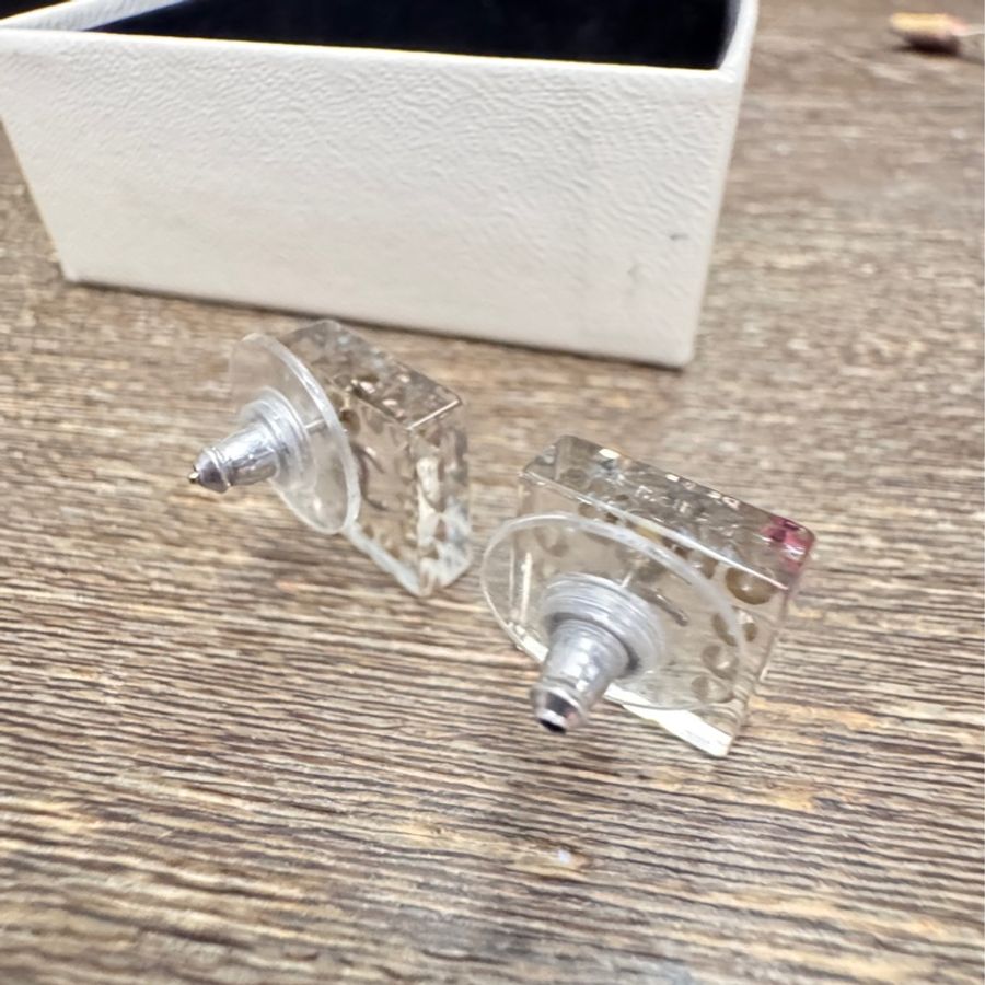 近全新Chanel 方形彩色水鑽壓克力耳環-5