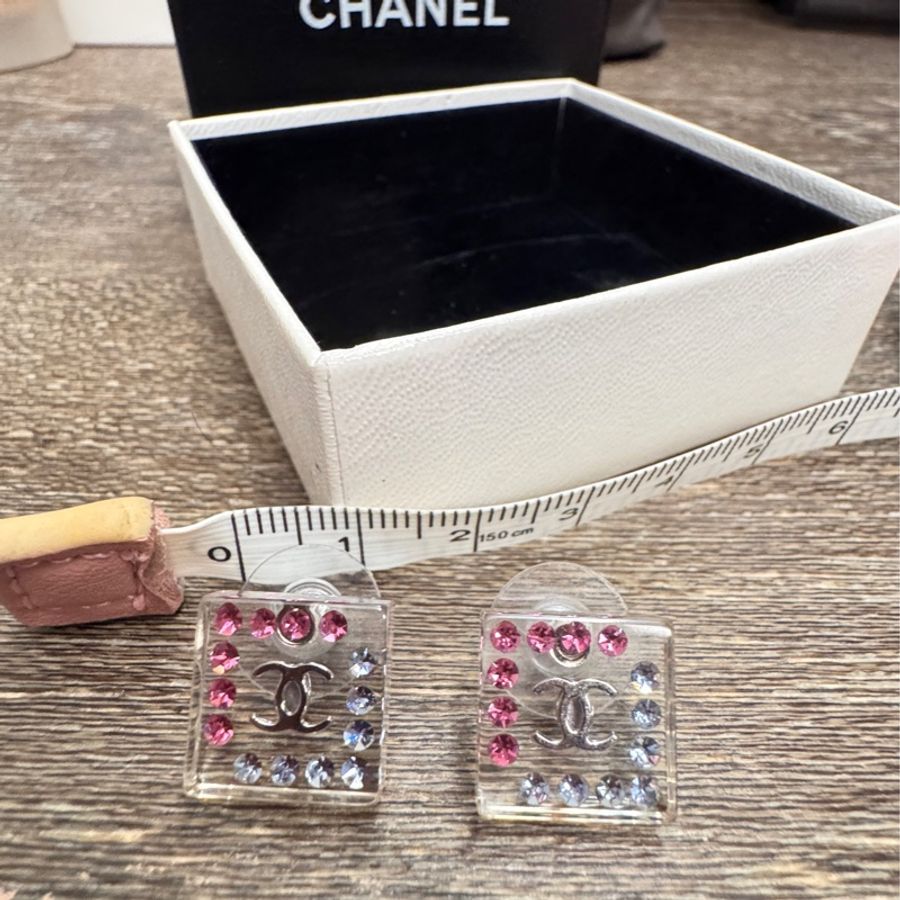 近全新Chanel 方形彩色水鑽壓克力耳環-6