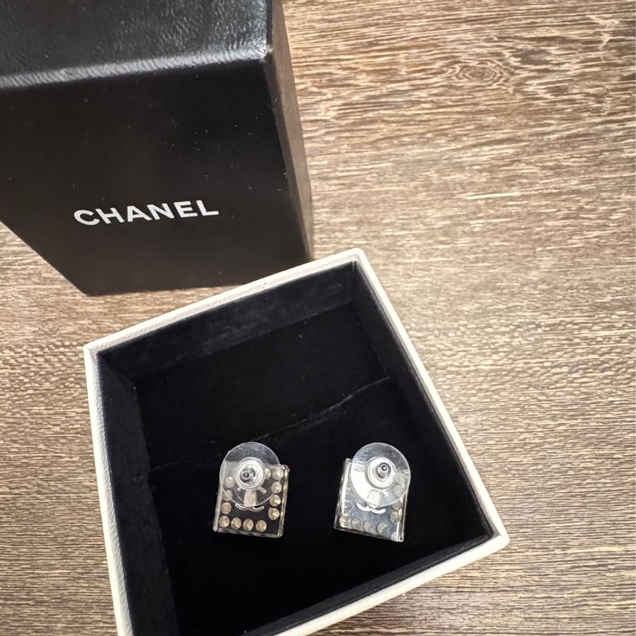 近全新Chanel 方形彩色水鑽壓克力耳環-8