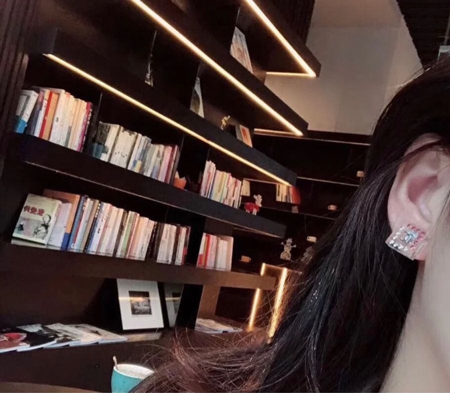 近全新Chanel 方形彩色水鑽壓克力耳環-10