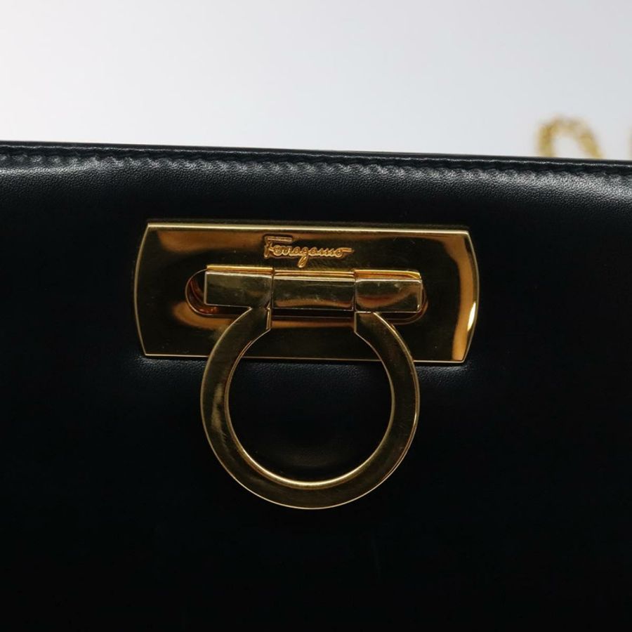【日本直送】Salvatore Ferragamo Gancini 鏈條肩背包,黑色皮革,金色,正品,貨號 131607-8