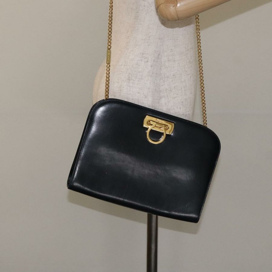 【日本直送】Salvatore Ferragamo Gancini 鏈條肩背包,黑色皮革,金色,正品,貨號 131607-19