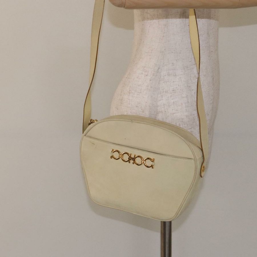 【日本直送】Salvatore Ferragamo Gancini 麂皮米色金色單肩包 正品 bs27824-22