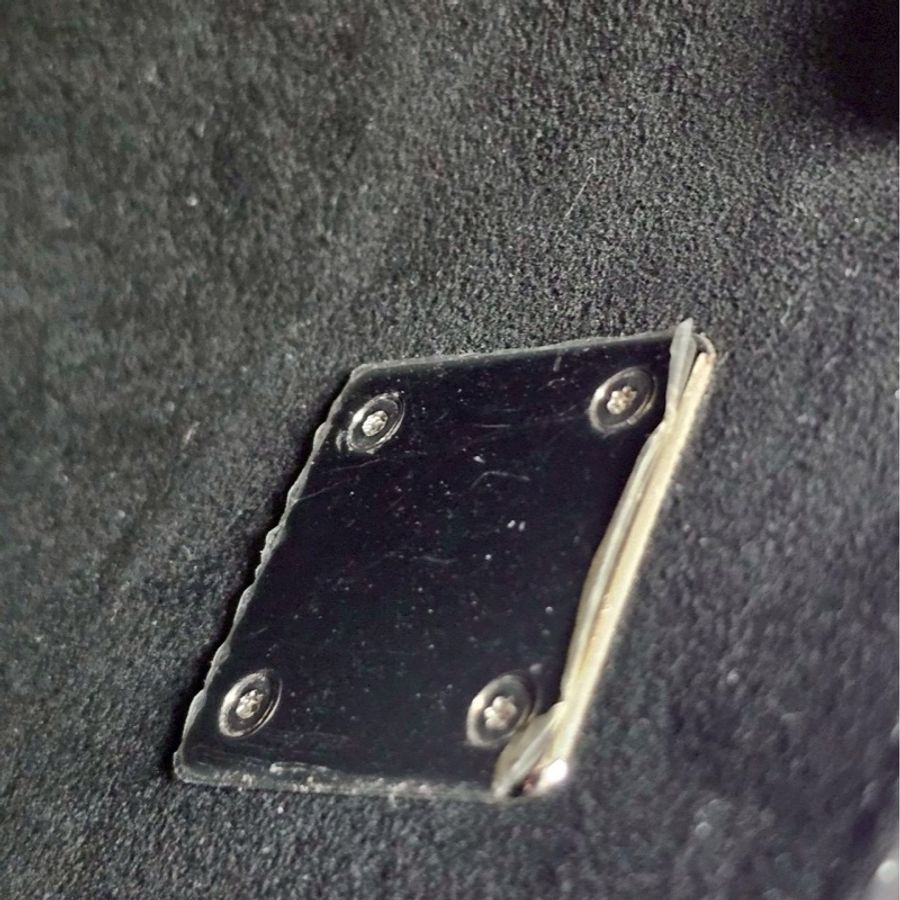 LV 經典LockMe Ever Mini系列經典銀扣粒面小牛皮手提/斜背包(黑)-19