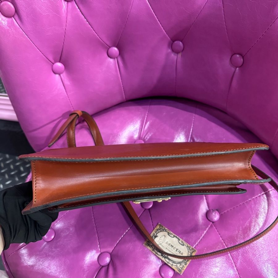 LV EPI 咖色信封包郵差包/王吉娜古董精品-5