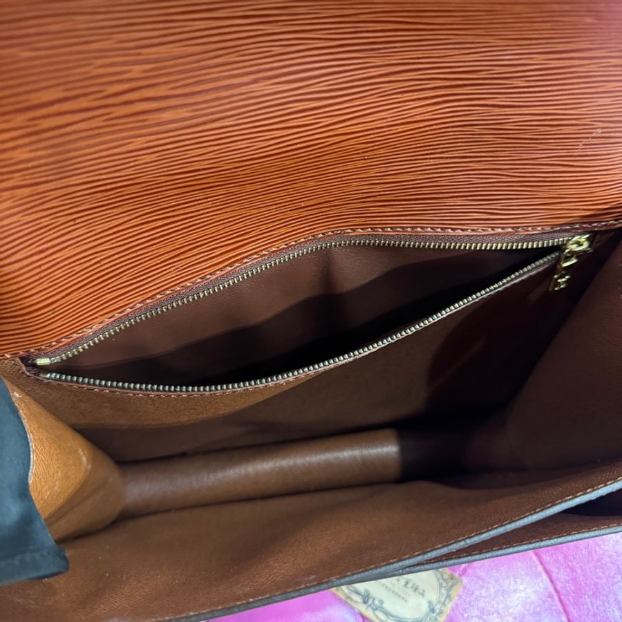 LV EPI 咖色信封包郵差包/王吉娜古董精品-8