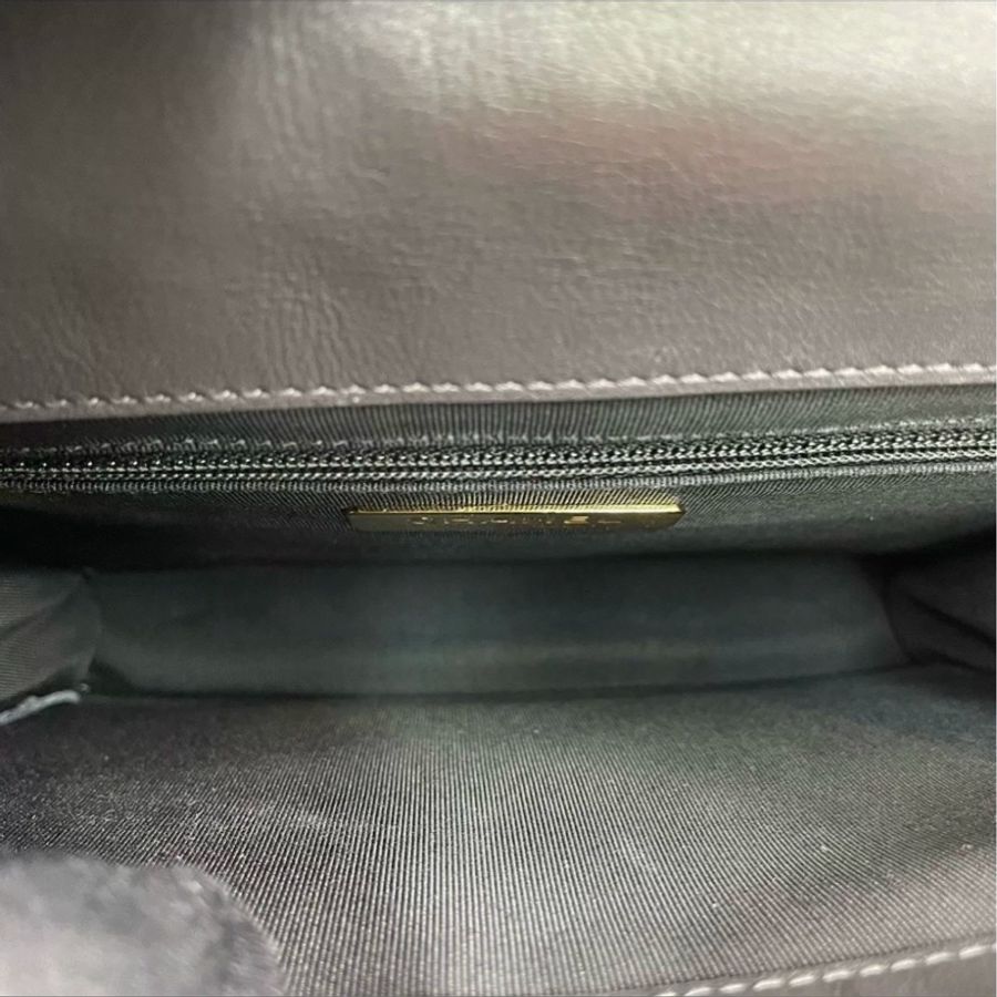 98新限量出售🆕Chanel黑金油蠟皮拼荔枝牛皮孟買系列鏈條郵差包風琴包-14