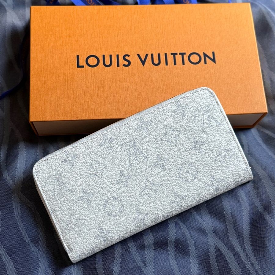 LV x 村上隆 2025 日本限定版 白色櫻桃圖案 長夾-1