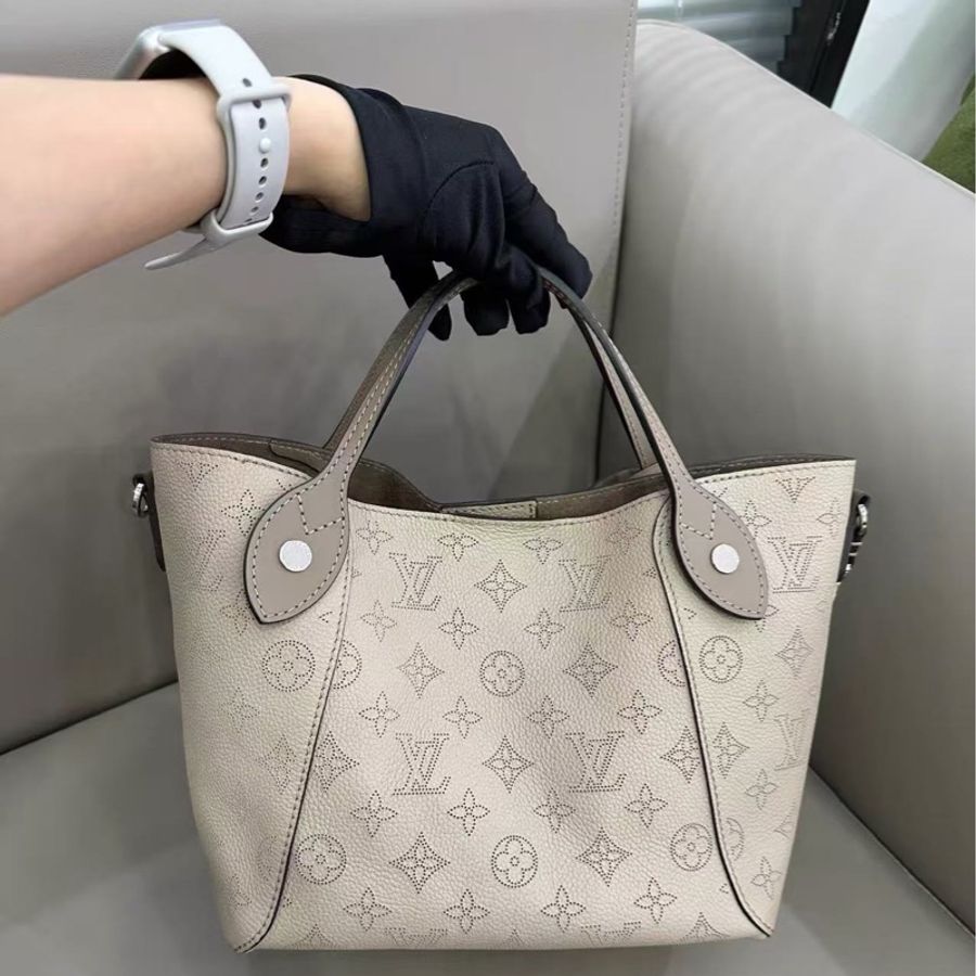 LV Hina系列大象灰月光女神肩背斜背包 32*15.5*30 99新配件塵袋-1