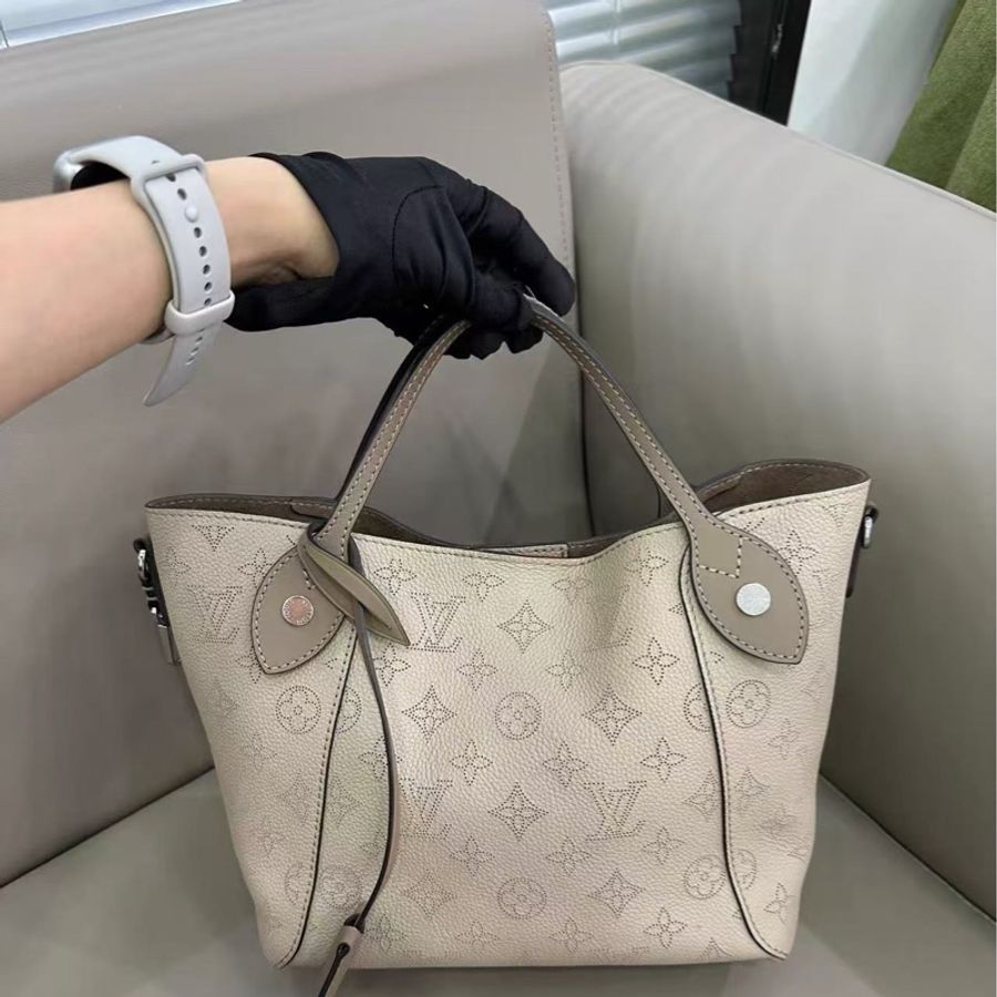 LV Hina系列大象灰月光女神肩背斜背包 32*15.5*30 99新配件塵袋-2