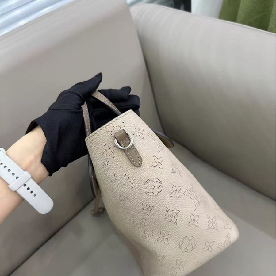 LV Hina系列大象灰月光女神肩背斜背包 32*15.5*30 99新配件塵袋-3
