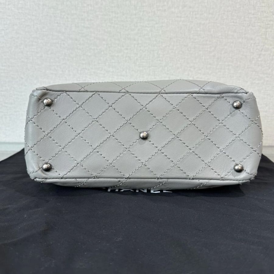 CHANEL 灰色銀扣菱格紋手提托特包 26*24*11 98新配件塵袋-2