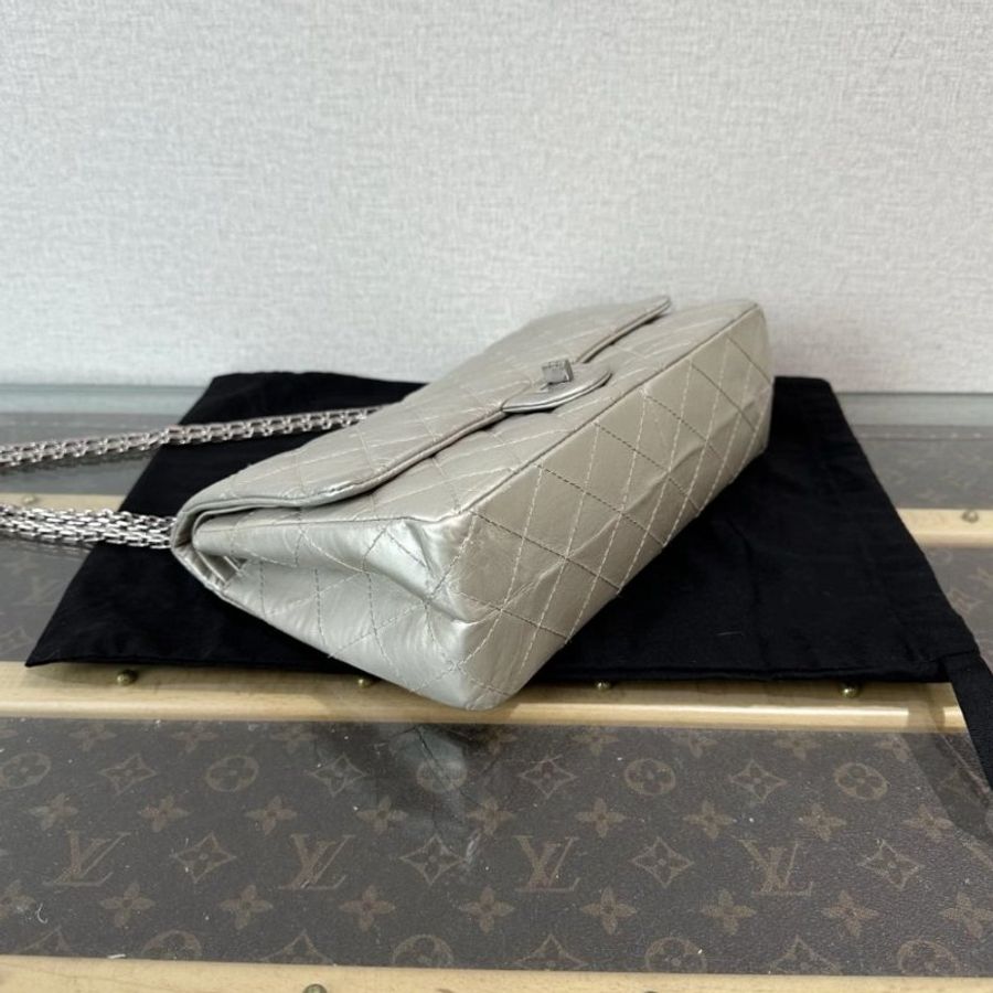 CHANEL 銀扣2.55中號肩背斜背鏈條包 28*18*8 99新配件塵袋保卡-2