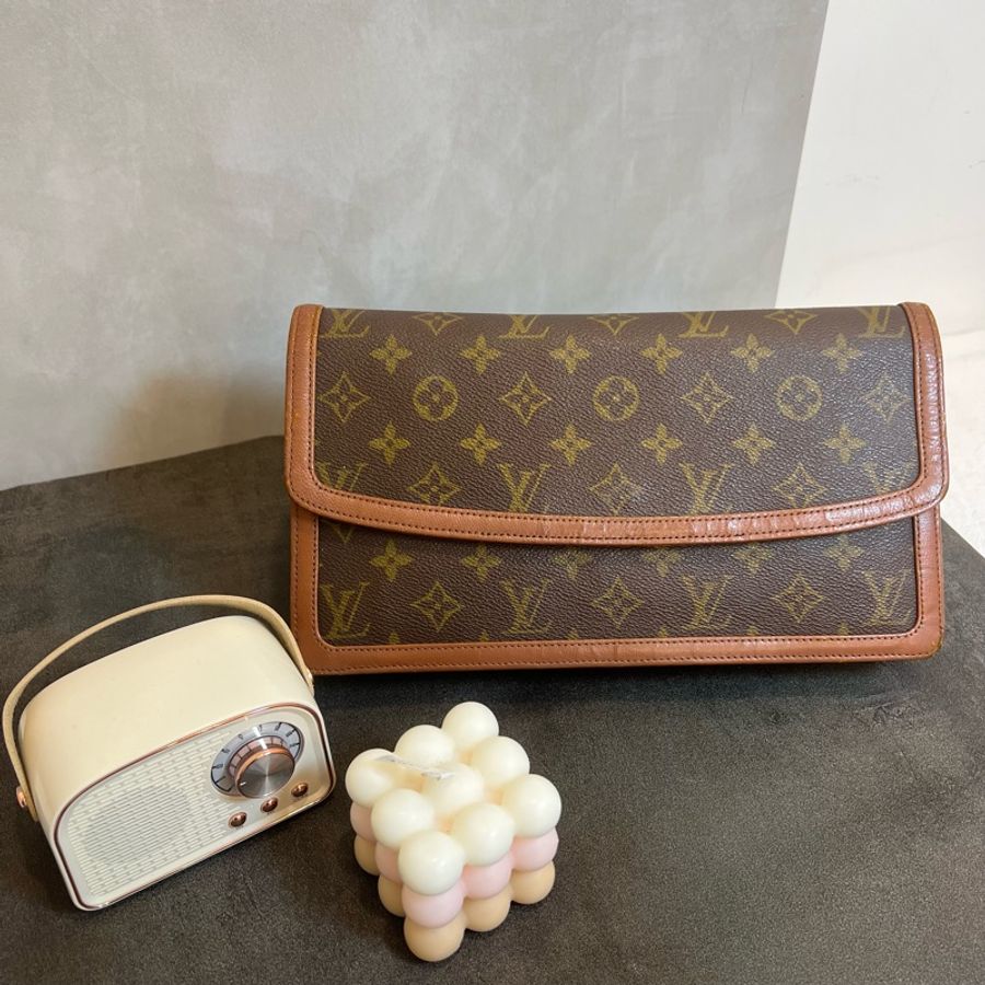 Lv 紅皮信封手拿包-2