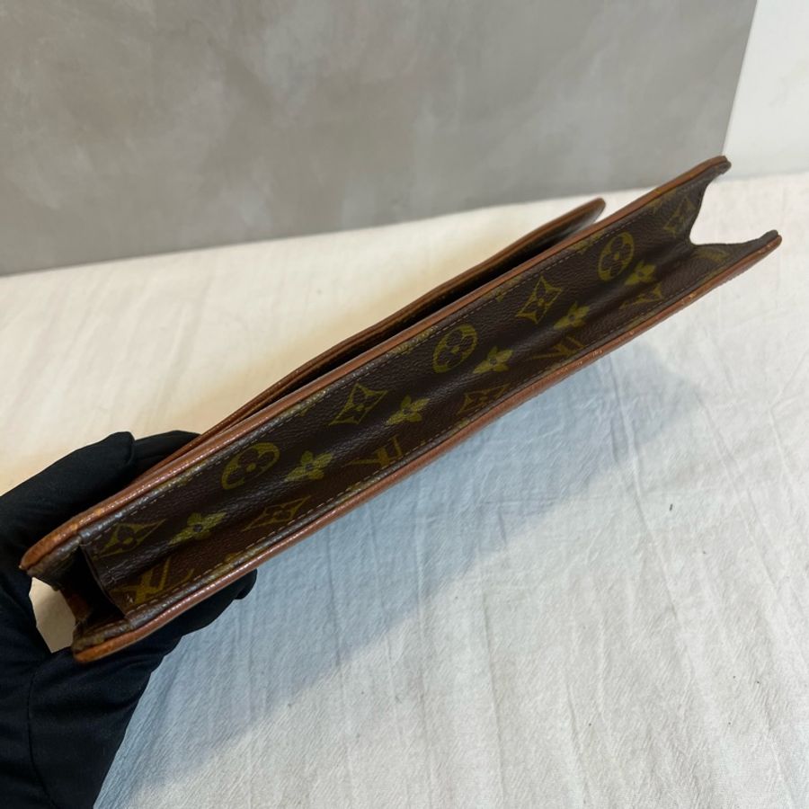 Lv 紅皮信封手拿包-7