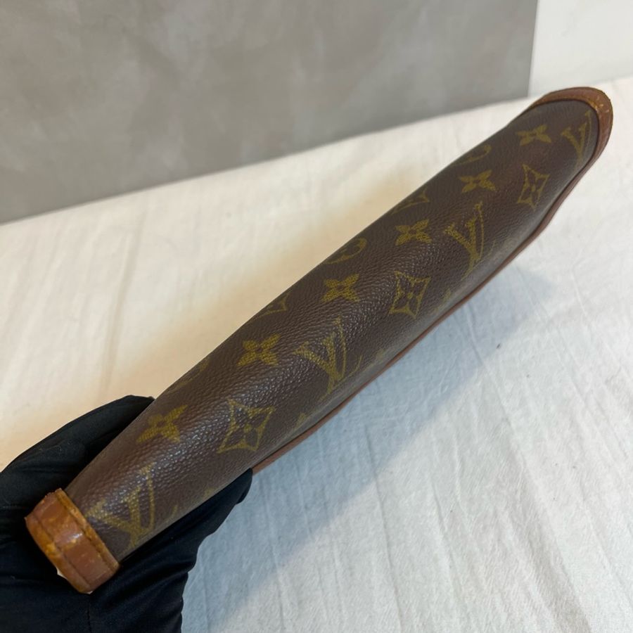 Lv 紅皮信封手拿包-8