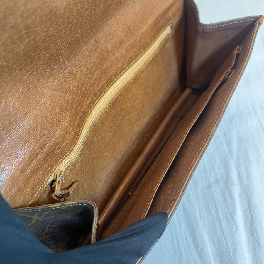 Lv 紅皮信封手拿包-13
