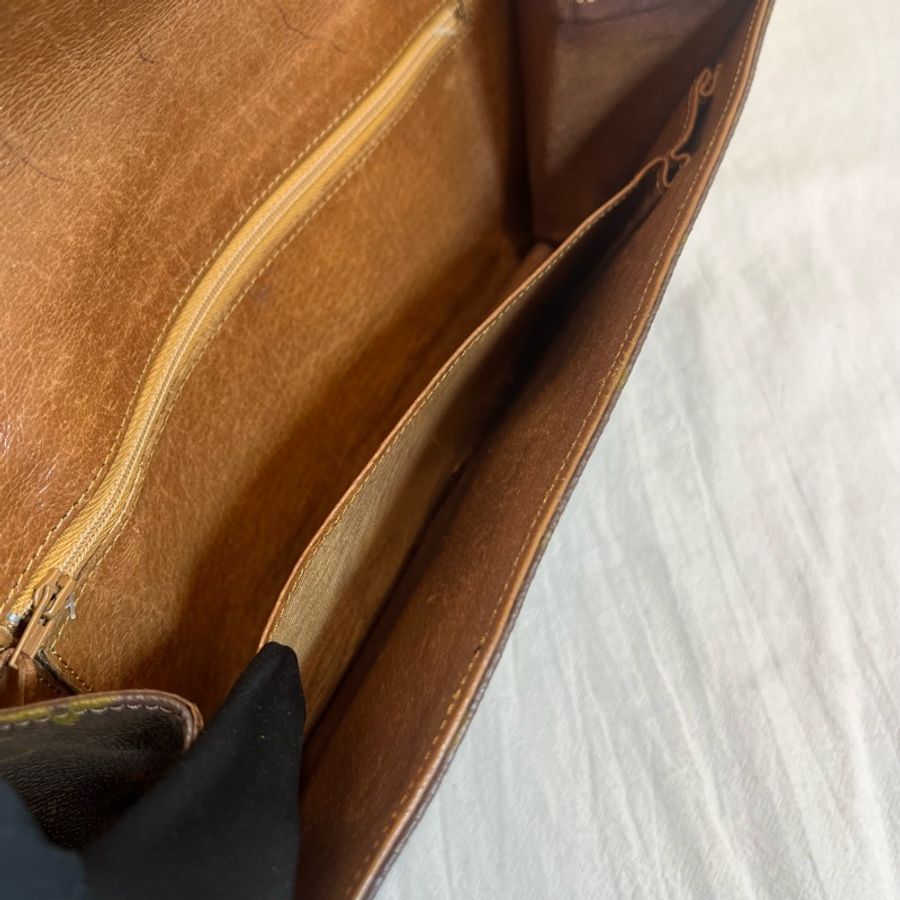 Lv 紅皮信封手拿包-14