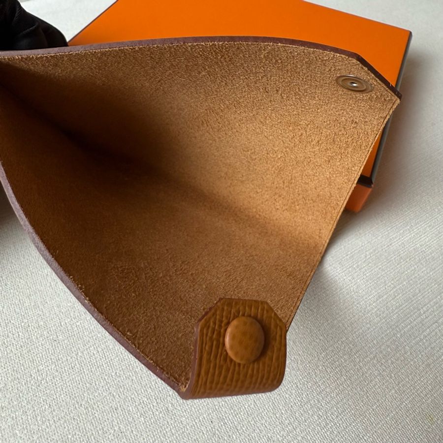 Epsom Tarmac PM Passport 金棕色護照夾-3