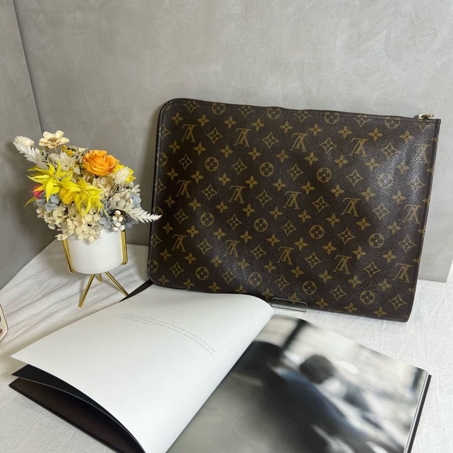 Lv 经典老花手拿包-1